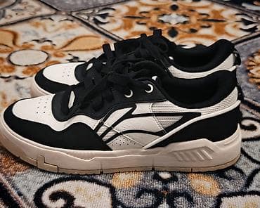 Туфли: Мужские кроссовки, 41.5, Б/у, цвет - Белый, Платная доставка — 2