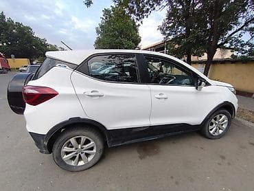 geely mk cross: Компактный кроссовер (белый цвет кузова) с современным дизайном и — 4
