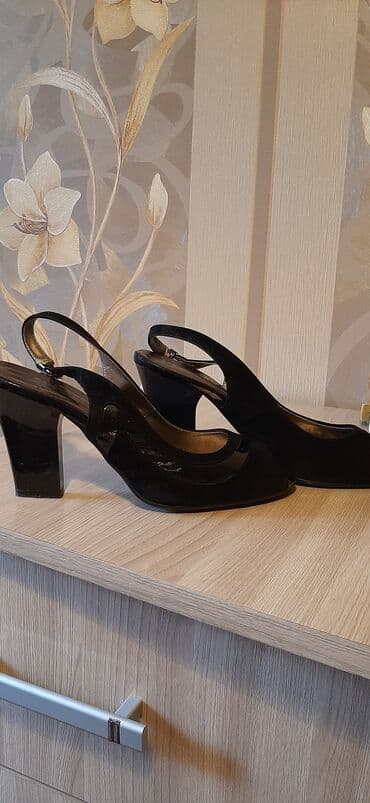 босоножки черные лаковые: Продаю босоножки в отличном состоянии. надевали три раза. Замшевые с — 5