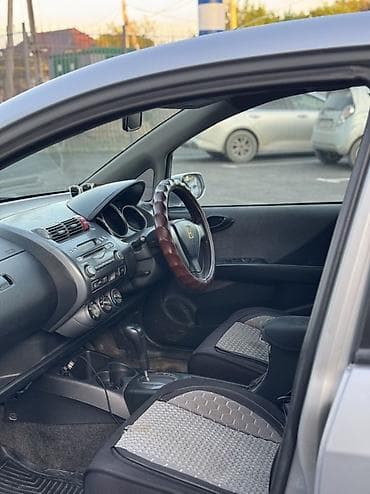 crv 2004: Honda Fit: 2003 г., 1.3 л, Вариатор, Бензин, Хэтчбэк — 4