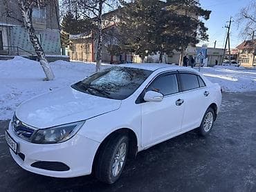 Седан белого цвета, 4 двери, тонированные стекла. Литые диски, зимние at lalafo.kg Седан белого цвета, 4 двери, тонированные стекла. Литые диски, зимние