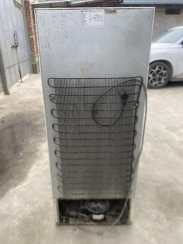 дополнительный свет: Холодильник двухкамерный с верхней морозильной камерой — 4