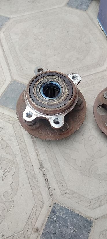 подшипник ступицы передний: Ступичные узлы с подшипниками и фланцами (перед/зад), 5 шпилек — 3