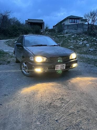 Toyota Corolla: 2001 г., 1.6 л, Вариатор, Бензин, Хэтчбэк