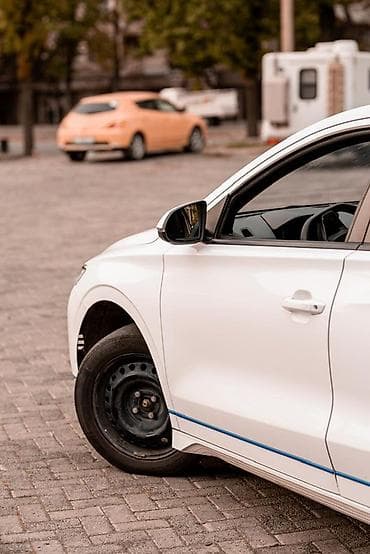 es 2017: BYD E2: 2021 г., Электромобиль, Кроссовер — 4