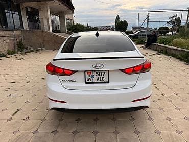 бу чехол: Hyundai Elantra: 2017 г., 2 л, Автомат, Бензин, Седан — 7
