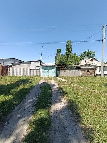 частный дом: Продаётся жилой дом с большим приусадебным участком.Участок 15 соток — 4