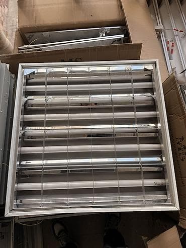 Продаю В хорошем состоянии Б/У Светильники для потолка типа