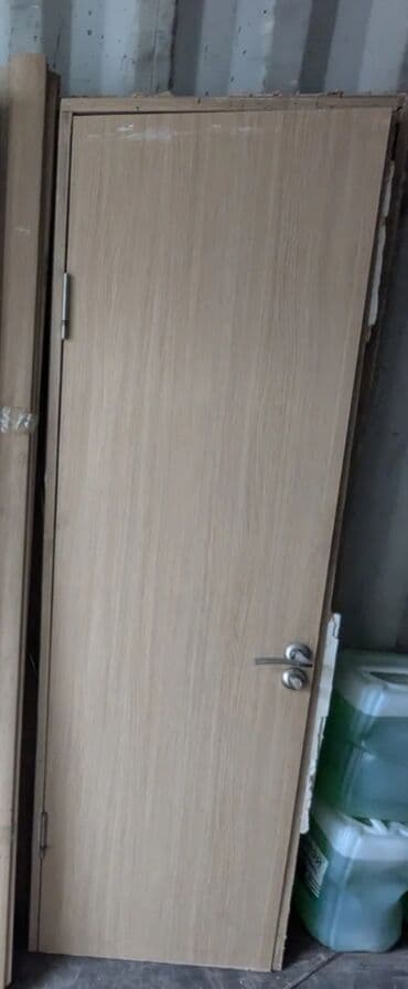 Двери б/у, 500с. каждая. Дверное полотно и коробка, фурнитура, петли