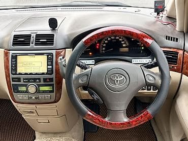 семиместное авто: Toyota Ipsum: 2002 г., 2.4 л, Автомат, Бензин, Минивэн — 10