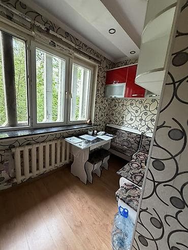 продаю квартиру 9 микрорайон: 4 комнаты, Собственник, С мебелью частично — 5