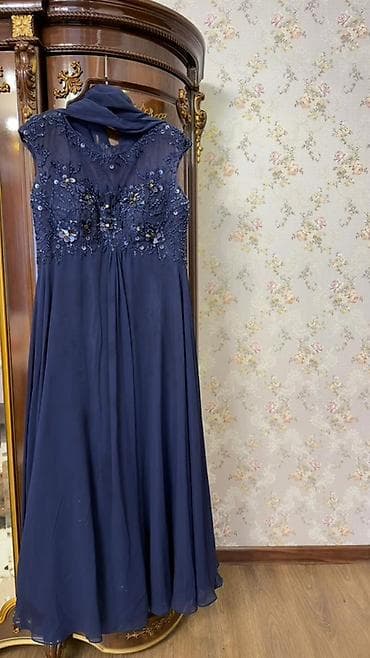 Платья: Один выход. Торг уместен. Вечернее платье в пол, темно-синего цвета — 3