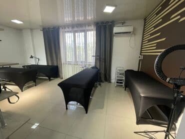 Жарнама, печать: Сдаются рабочие места в центре города по советской в уютном салоне — 1