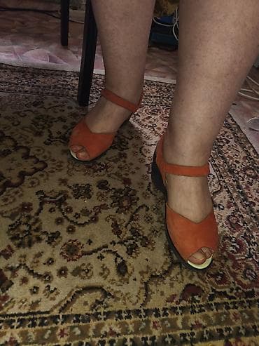 Босоножки, сандалии, шлепанцы: Женские босоножки на устойчивом каблуке - Размер: 38 (указан на — 2