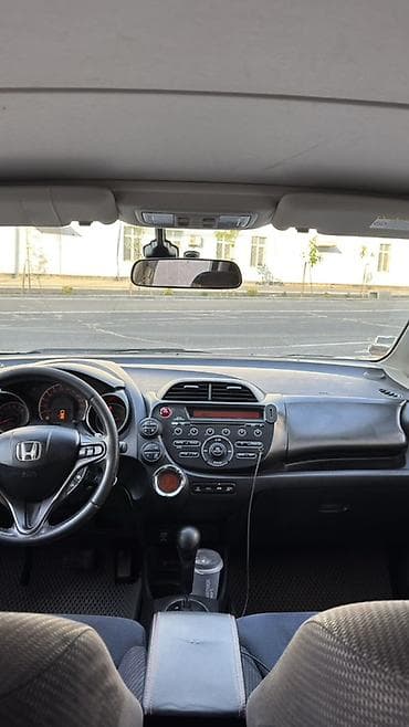 джип либерти: Honda Fit: 2011 г., 1.3 л, Автомат, Бензин, Хэтчбэк — 7