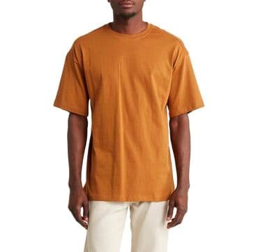 таблица размеров мужской одежды разных стран: CAT WWR. Наша фирменная футболка с логотипом торговой марки — 1