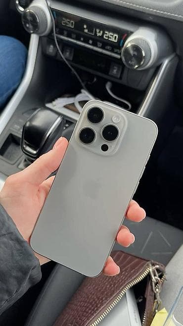 IPhone 15 Pro, Б/у, 256 ГБ, Natural Titanium, Зарядное устройство, Защитное стекло, Чехол