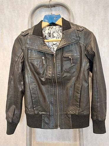 пальто 44: Куртка 100 %кожа"FEЯRA"за 2200 сом размер S . Рубашка и безрукавка 44 — 3