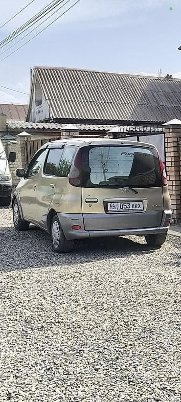 Toyota Funcargo: 2001 г., 1.3 л, Автомат, Бензин, Минивэн