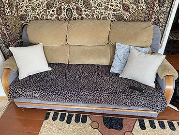 Комплект мебели (диван и два кресла)

Диван раскладывается