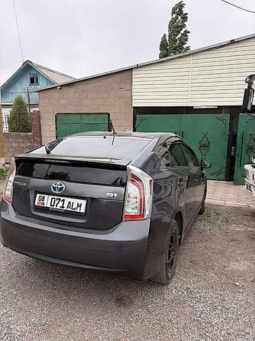 toyota prius 2013: Toyota Prius: 2013 г., 1.8 л, Вариатор, Бензин, Хэтчбэк — 4