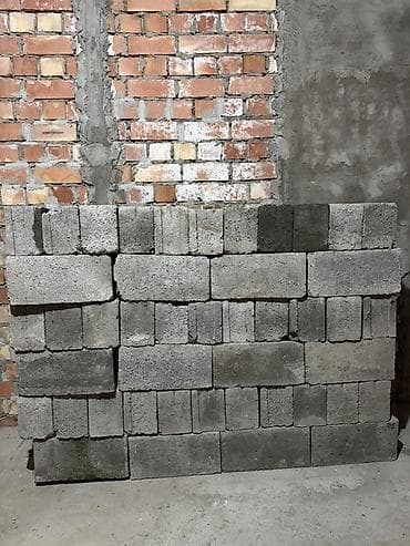 Все на фото за 2000 сом Строительные блоки (шлако/керамзитобетонные) at lalafo.kg Все на фото за 2000 сом Строительные блоки (шлако/керамзитобетонные)
