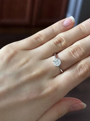 Золотые украшения: Элегантное обручальное кольцо с природным бриллиантом • Покупалось в — 3