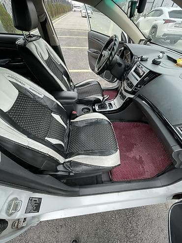 tesla 3: BYD E5: 2019 г., Седан — 7