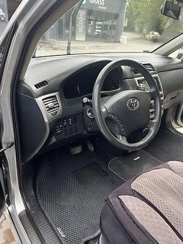 тайоьа: Toyota Avensis Verso: 2004 г., 2 л, Автомат, Бензин, Минивэн — 1