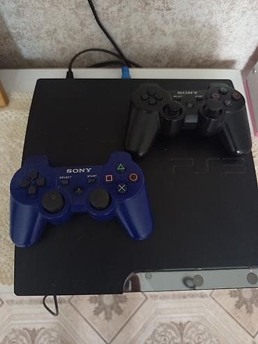 ps3 ps4: Игровая приставка Sony PlayStation 3 (Slim) с двумя беспроводными — 1