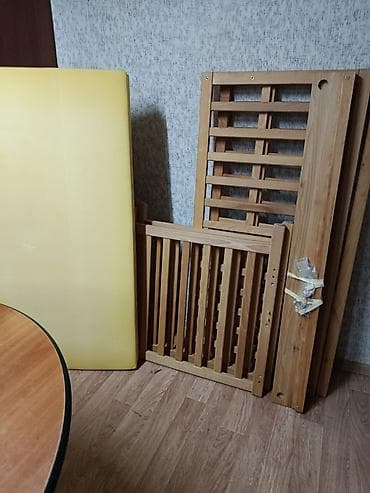 Детская кроватка из массива дерева в разборе + матрас. - Материал