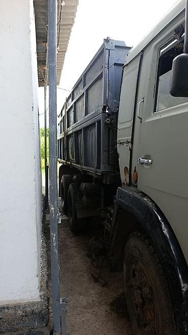 Самосвал КАМАЗ, трехосный, задняя двускатная ошиновка. Полноразмерная — 1