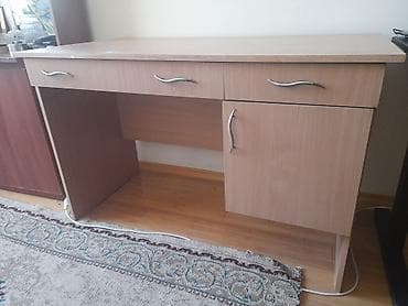 Компьютерный стол, С полками