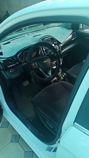 camry 2020: Chevrolet Spark: 2016 г., 1 л, Вариатор, Бензин, Хэтчбэк — 2