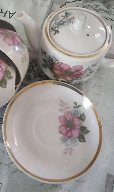 Чайник новый СССР фарфор 1 сорт + тарелка 500 сом Чайные чашки новые at lalafo.kg Чайник новый СССР фарфор 1 сорт + тарелка 500 сом Чайные чашки новые