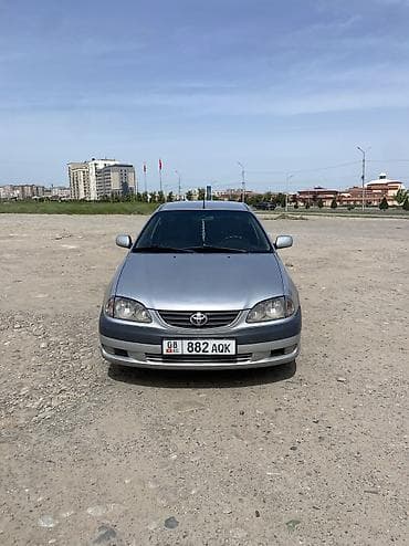 Toyota Avensis: 2001 г., 2 л, Механика, Бензин, Седан