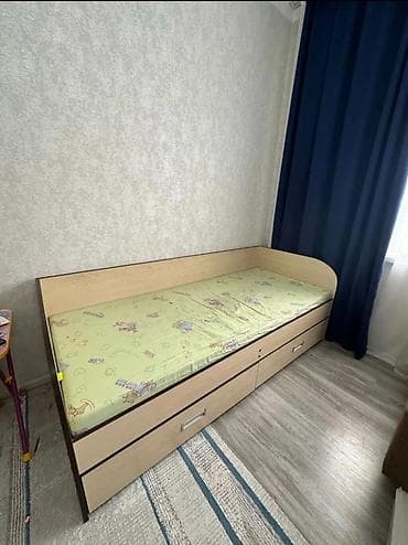 Односпальная кровать-диван с бортом и выдвижными ящиками для хранения at lalafo.kg Односпальная кровать-диван с бортом и выдвижными ящиками для хранения