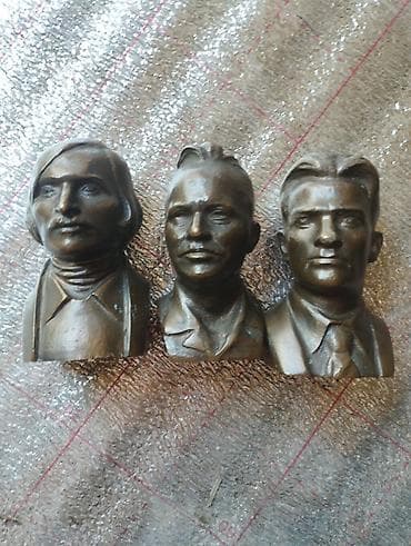 золотые коронки: Набор из 3 небольших бюстов из металла под бронзу. Описание: - — 3