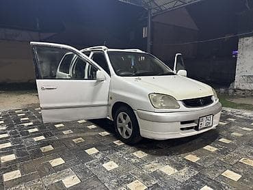 авто запчас бишкек: Компактный пятидверный хэтчбек/минивэн белого цвета. Характеристики и — 3