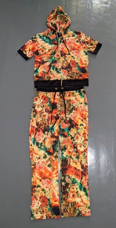 спортивное оборудование: Спортивный костюм с капюшоном размер 42 — 1