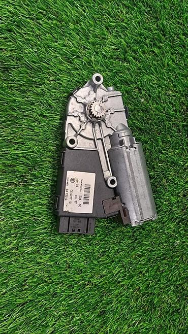 е38: Блок привода сдв.крышки люка с модулем е46, е38 Номер 67.61—.9 — 3