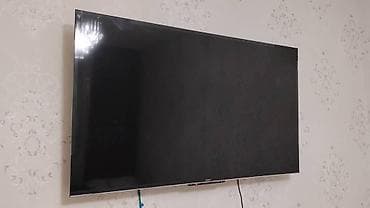 280 hz: Телевизор с плоским экраном, установлен на настенном кронштейне — 1