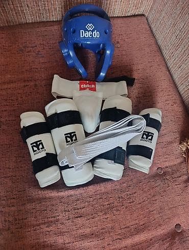 Комплект защитной экипировки для единоборств Состав: - Шлем Daedo