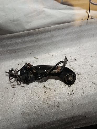 прессованный: Продам рычаг подвески задний в сборе с кронштейнами и — 1