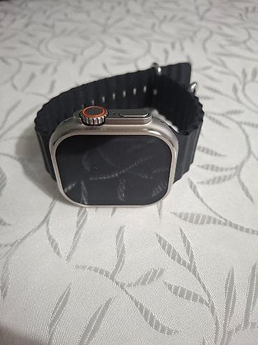 Смарт‑часы с прямоугольным дисплеем и металлическим корпусом в стиле