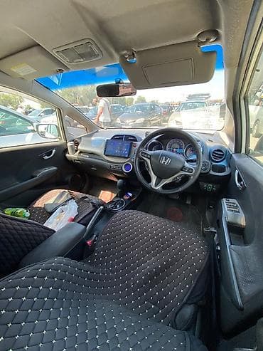 colf 2: Honda Fit: 2012 г., 1.3 л, Вариатор, Гибрид, Хэтчбэк — 5