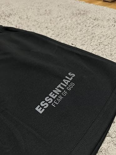 Головные уборы: Шорты Essentials Fear of God, черные - Классический крой выше колена — 2