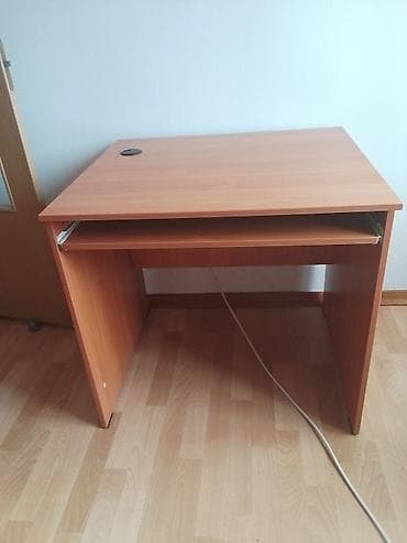 удобный компьютерный стол: Компьютерный стол, Б/у, С полками — 1