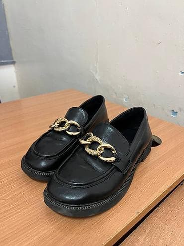 волейболный обувь: Женские классические лоферы Носила только один раз,мне маловат - — 3