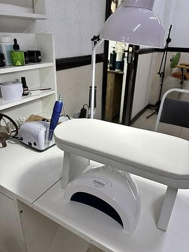 Сулуулук салондору үчүн жабдуулар: Предлагается набор оборудования для маникюра и педикюра, включающий — 5